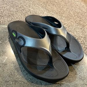 Oofos Flip Flops New
